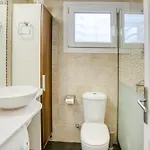 Mareva Apartment *